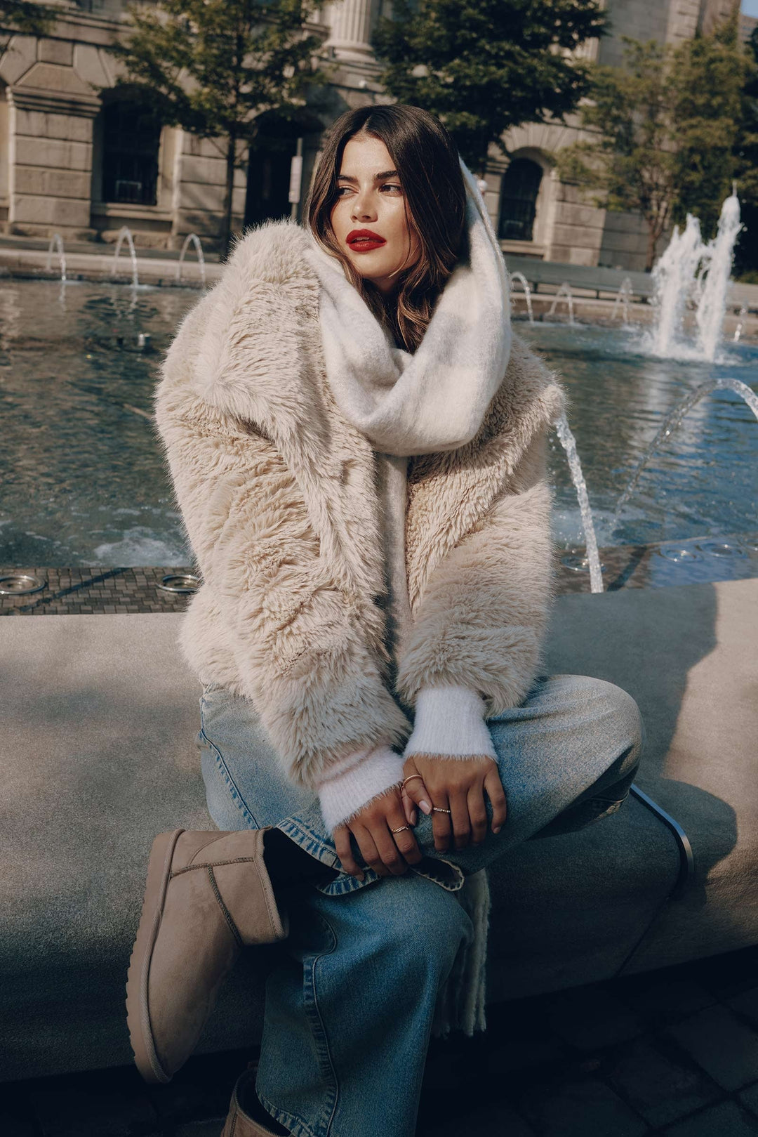 Helen Giacca Faux Fur Donna – Cappotto Corto Chic con Revers Ampio e Look Elegante